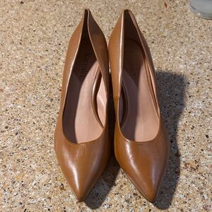 NWOT Karmine Tan Pointed Toe Leather Pumps